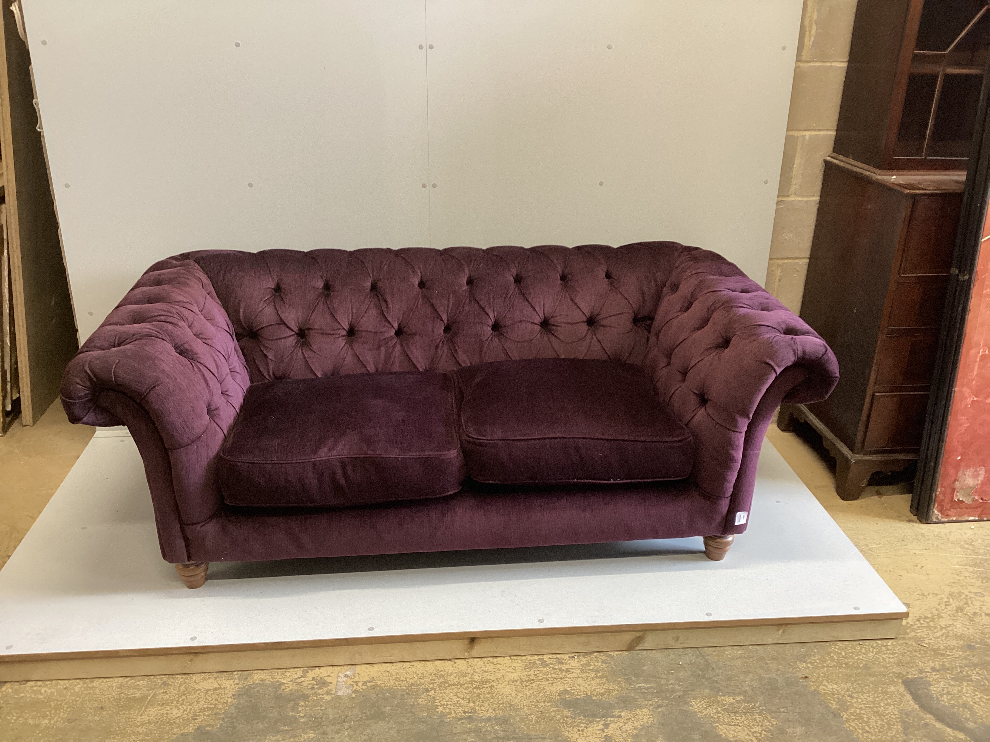 A modern Victorian style mauve fabric Chesterfield settee, width 190cm, depth 100cm, height 68cm